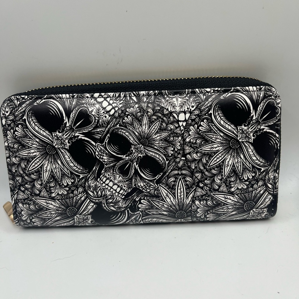 Black and White Skull Pattern Women's Wallet